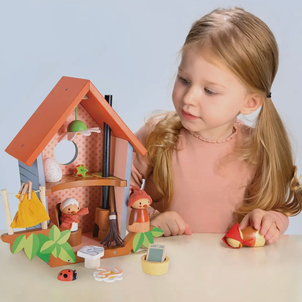 Merrywood Tales Robins Nest Box House Dolls