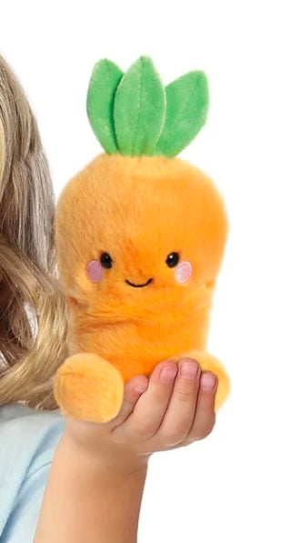 Palm Pals Cheerful Carrot