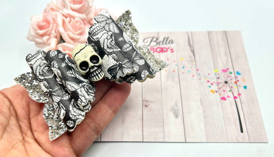 Load image into Gallery viewer, Black &amp;amp; White Skulls Hair Bow
