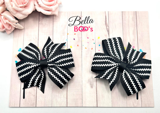 Load image into Gallery viewer, Black &amp;amp; White Pinwheel Ribbon Hair Bow Set
